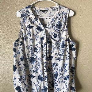 Plus size Floral sleeveless blouse 1x